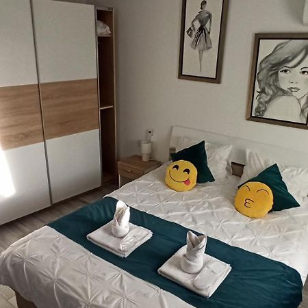 Comfortable Apartment University Square Bukarest Eksteriør billede